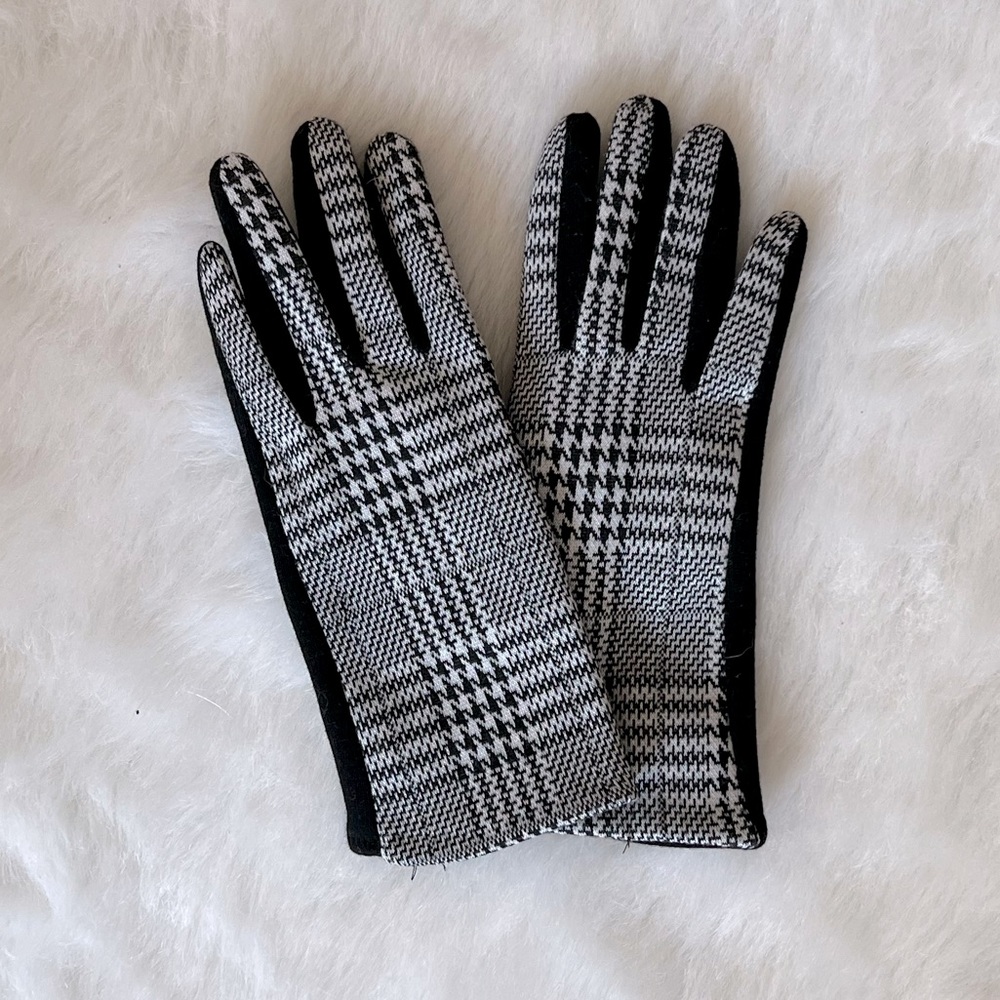 Black and white plaid gloves